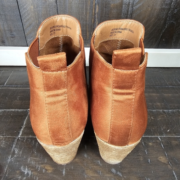 Fashion Beast Womens Pull-on Suede Booties Size 7.5 Cognac Camel Brown - Picture 3 of 9